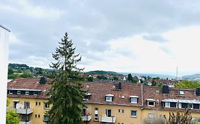 Bluehendes Balkonwohnung Mit Traumaussicht